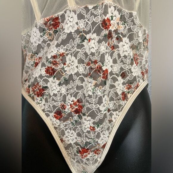 Cream floral lace bodysuit - Picture 3 of 6